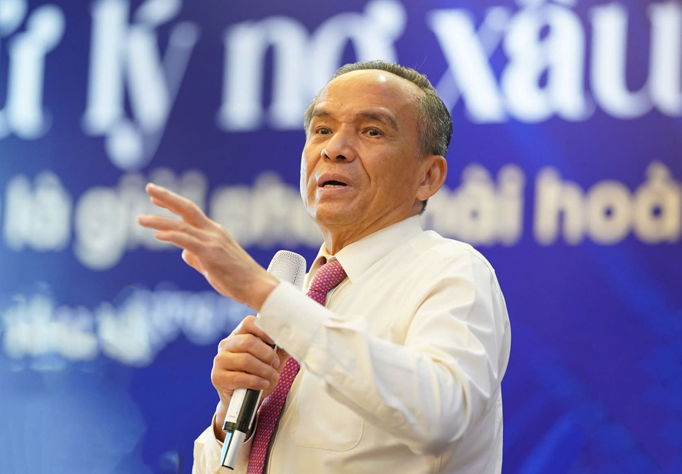 Ông Lê Hoàng Châu - Chủ tịch Hiệp hội Bất động sản TPHCM - tham luận tại hội thảo (ảnh: Duy Anh).