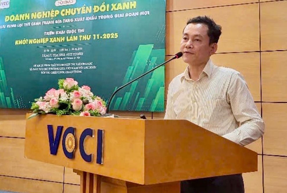 Ông Nguyễn Văn Thành - Giám đốc Trung tâm phát triển thương mại điện tử - phát biểu tại hội thảo. Ông Nguyễn Văn Thành - Giám đốc Trung tâm phát triển thương mại điện tử - phát biểu tại hội thảo.