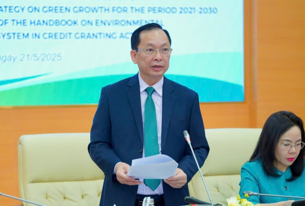 Phó Thống đốc Ngân hàng Nhà nước Đào Minh Tú. Phó Thống đốc Ngân hàng Nhà nước Đào Minh Tú.