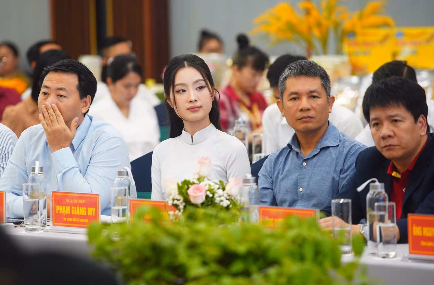 Đại biểu tham dự hội thảo.