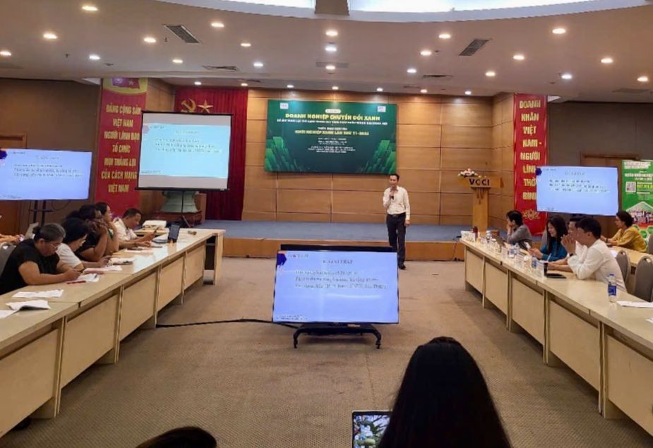 Hội thảo "Doanh nghiệp chuyển đổi xanh để giữ vững lợi thế cạnh tranh, gia tăng xuất khẩu trong giai đoạn mới" diễn ra ngày 20/5. Hội thảo "Doanh nghiệp chuyển đổi xanh để giữ vững lợi thế cạnh tranh, gia tăng xuất khẩu trong giai đoạn mới" diễn ra ngày 20/5.