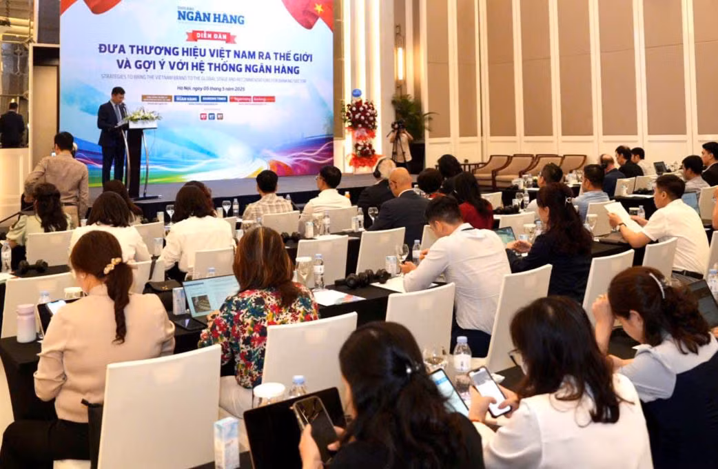 Toàn cảnh diễn đàn sáng 5/5. Toàn cảnh diễn đàn sáng 5/5.