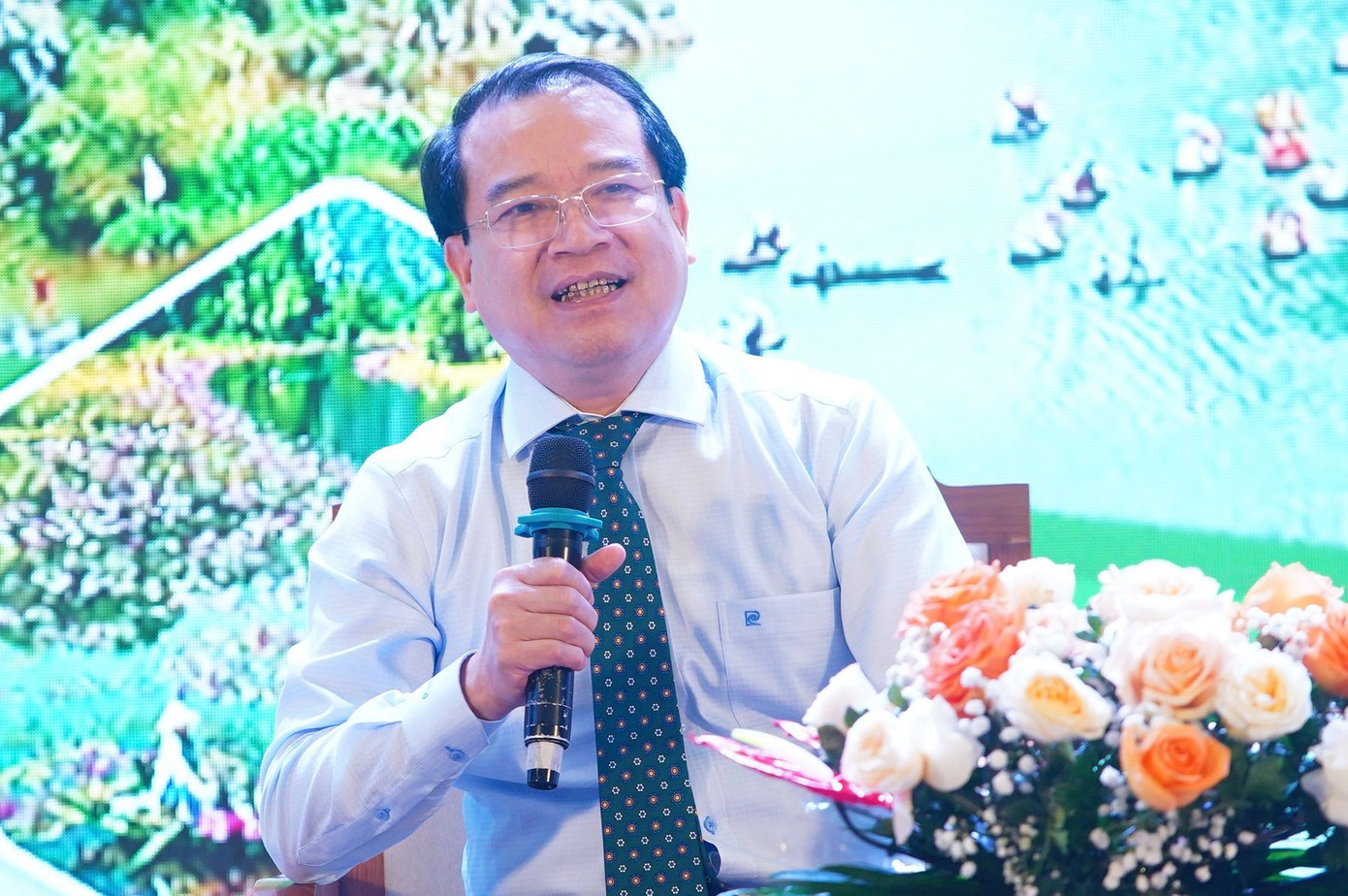 Ông Hà Văn Siêu - Phó Cục trưởng Cục Du lịch quốc gia Việt Nam. Ông Hà Văn Siêu - Phó Cục trưởng Cục Du lịch quốc gia Việt Nam.