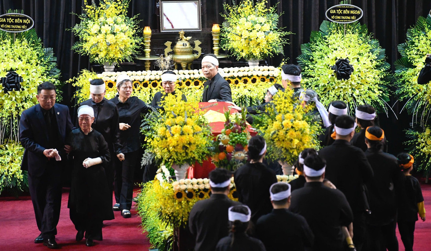 Đưa linh cữu nguyên Chủ tịch nước Trần Đức Lương rời Hà Nội về Quảng Ngãi ảnh 15