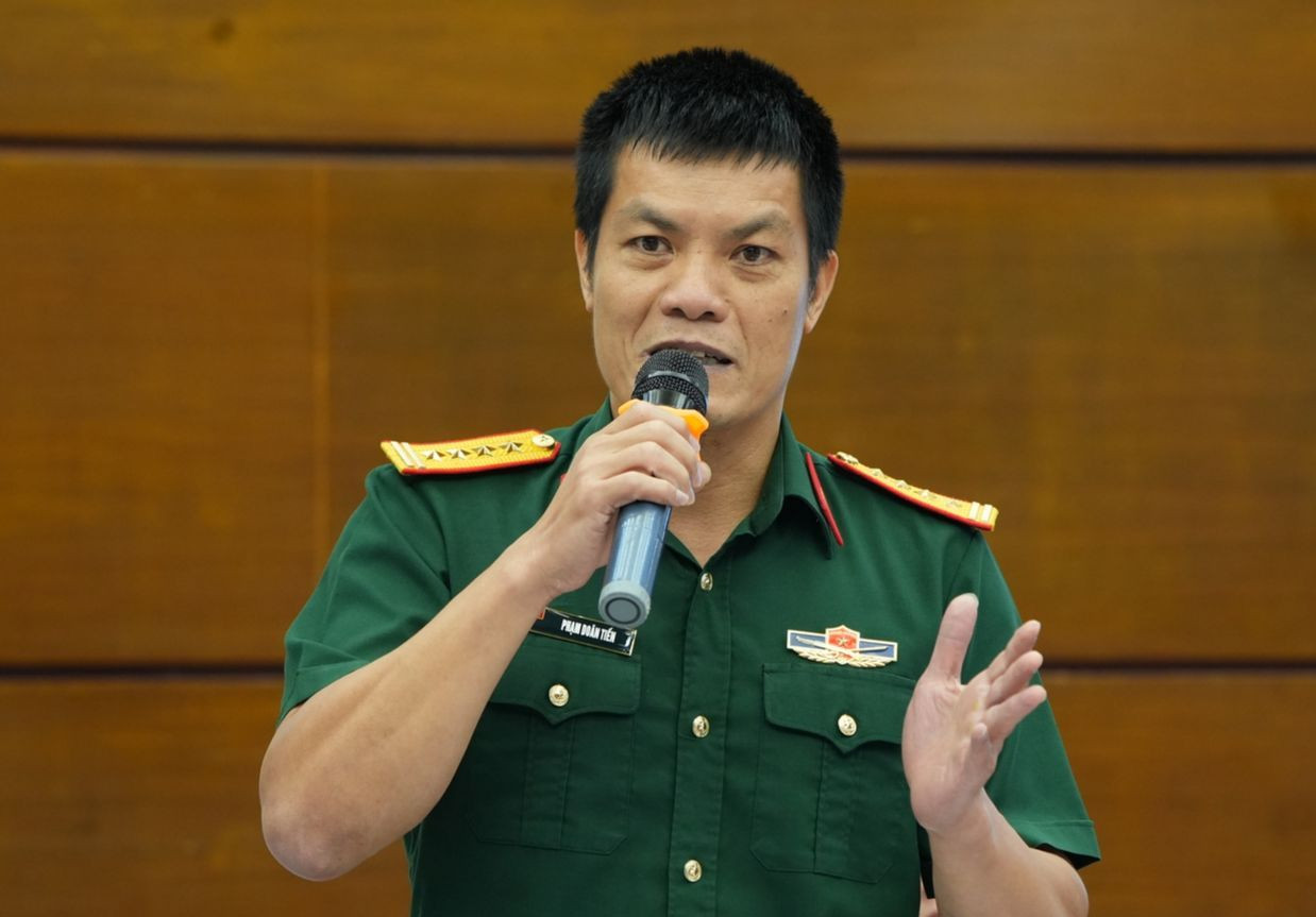 Đại tá Phạm Doãn Tiến - Giám đốc Ban Quản lý các dự án đầu tư, Tổng Công ty 319 Bộ Quốc phòng. Đại tá Phạm Doãn Tiến - Giám đốc Ban Quản lý các dự án đầu tư, Tổng Công ty 319 Bộ Quốc phòng.