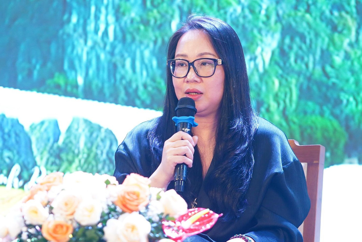 Bà Ngô Thị Vân Hạnh - CEO Yeah1. Bà Ngô Thị Vân Hạnh - CEO Yeah1.