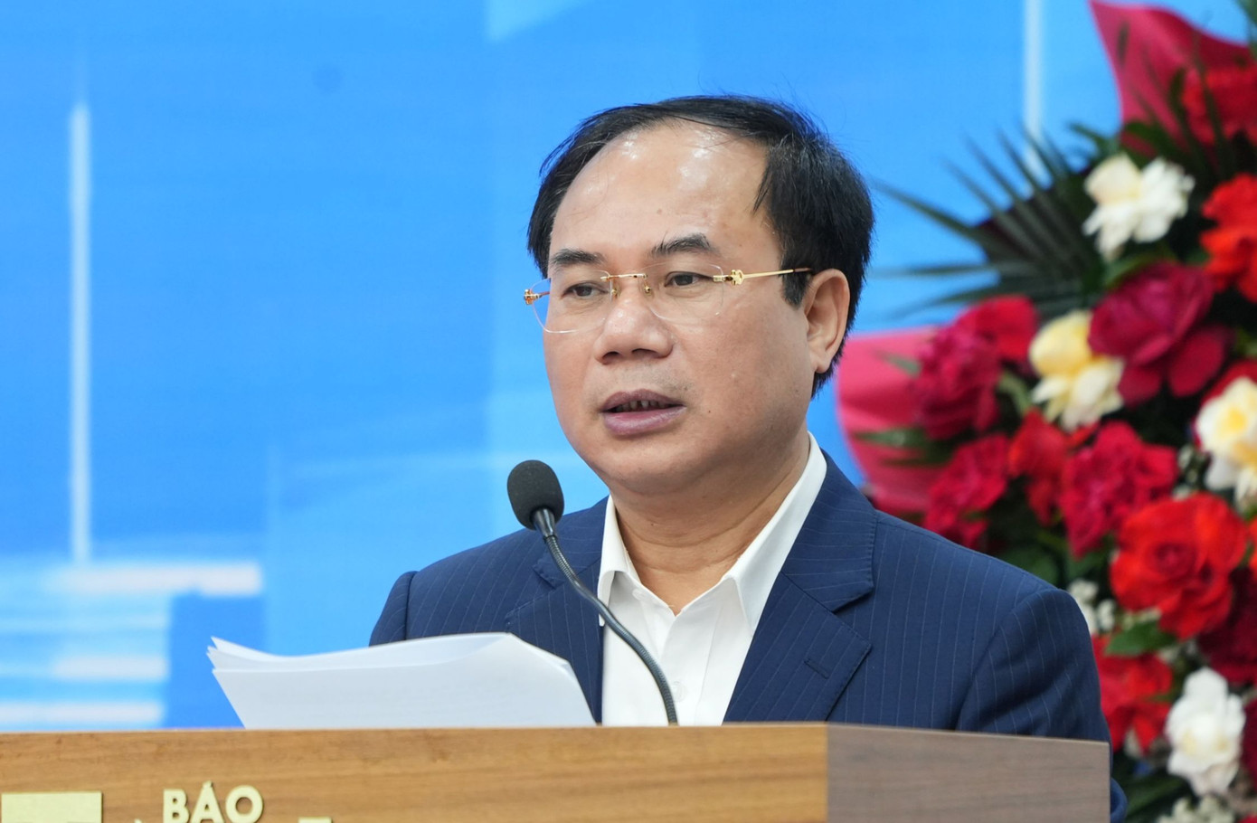 Thứ trưởng Nguyễn Văn Sinh. Thứ trưởng Nguyễn Văn Sinh.