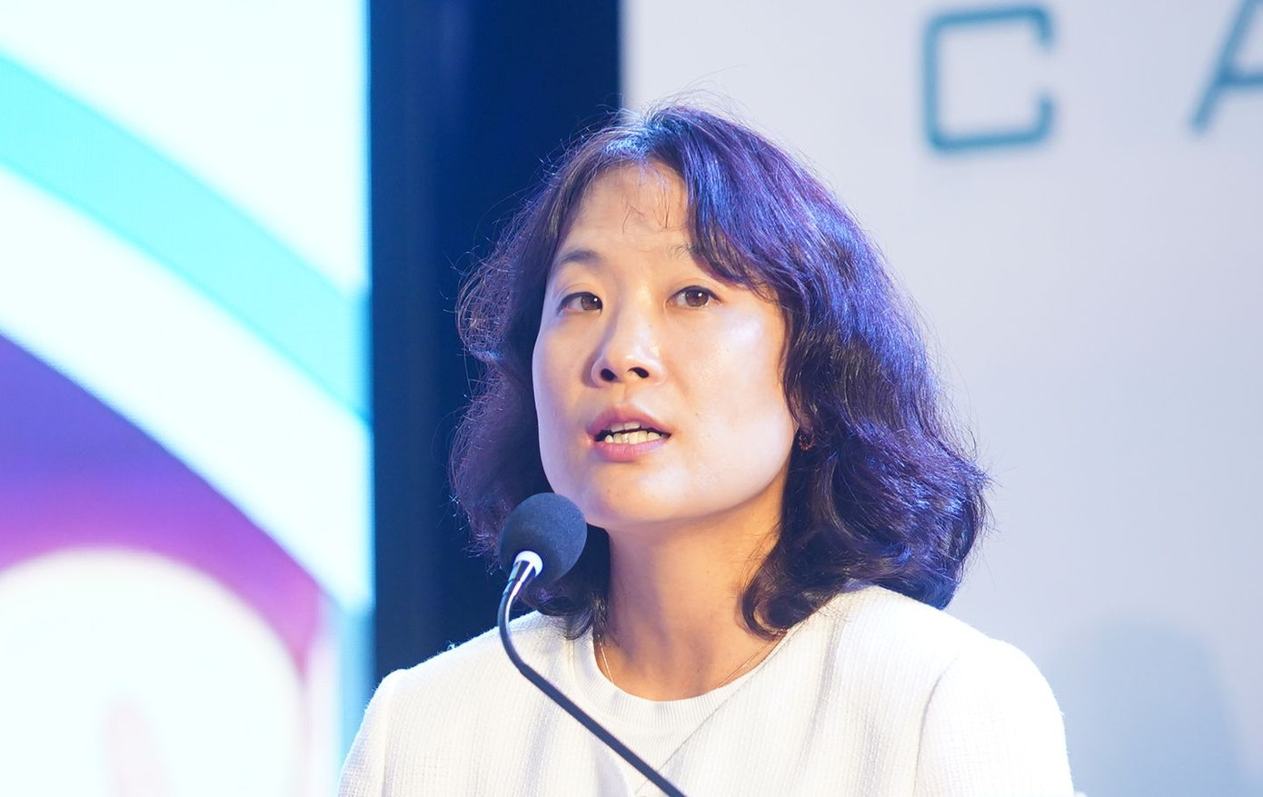 Bà Park Eun Jung - Trưởng đại diện Tổng cục du lịch Hàn Quốc tại Việt Nam. Bà Park Eun Jung - Trưởng đại diện Tổng cục du lịch Hàn Quốc tại Việt Nam.