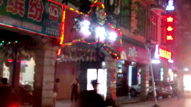  Nhiều cô gái Việt bị lừa bán vào khu đèn đỏ thế này