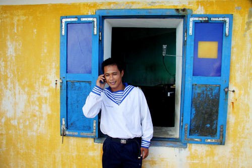 Chiến sĩ ở đảo Đá Thị liên lạc với gia đình