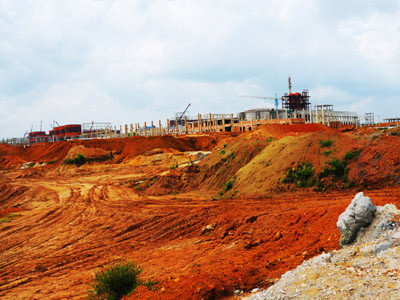 Ngổn ngang sắt thép công trường Tân Rai tháng 10-2010 