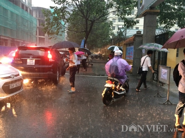 Kết thúc thi tổ hợp KHXH: Thí sinh thở phào vì đề không quá khó ảnh 6