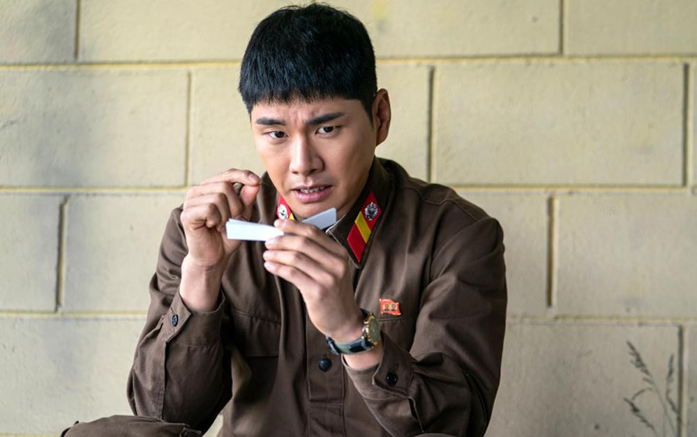 Ri phải gấp rút học cách ăn nói sành điệu trước chuyến "biệt phái" tại Nam Hàn. Ri phải gấp rút học cách ăn nói sành điệu trước chuyến "biệt phái" tại Nam Hàn.