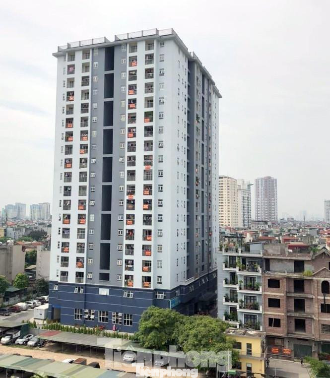 Dự án khu nhà ở để bán số 129D Trương Định (Hai Bà Trưng, Hà Nội) trước đó có nhiều vi phạm về xây dựng đã bị cơ quan chức năng xử phạt, đình chỉ xây dựng nhưng chủ đầu tư vẫn cố tình thi công, bàn giao cho khách về ở khi chưa được nghiệm thu công trình đưa vào sử dụng.