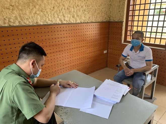 Bị can Đinh Xuân Kiên tại cơ quan Công an.