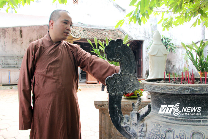 Có khi nước dâng cao tới tận nơi đại sư chỉ. Có khi nước dâng cao tới tận nơi đại sư chỉ