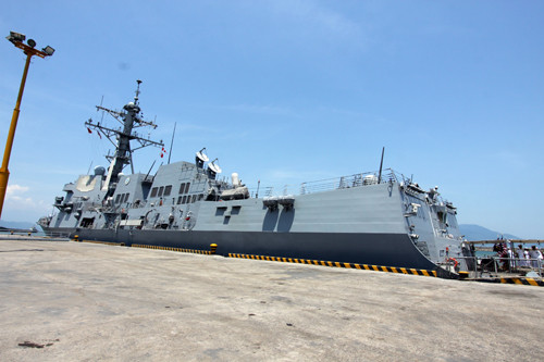 Tàu USS Chung-Hoon (DDG-93) thuộc lớp Arleigh Burke trang bị hệ thống chiến đấu Aegis tiên tiến của Hải quân Mỹ