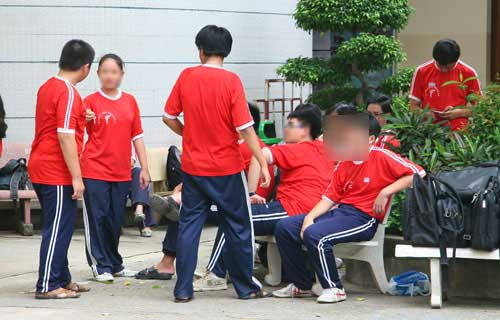 Một bộ phận học sinh nam chỉ thích chơi với con gái và mắc cỡ với con trai (ảnh mang tính chất minh họa) - Ảnh: Trần Ka