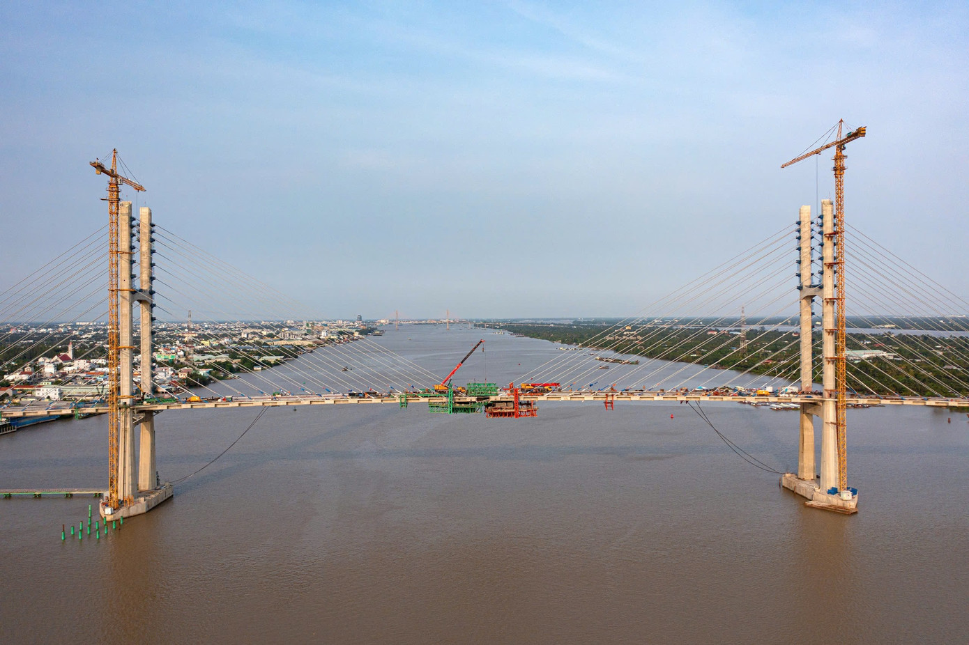 Cầu trên 6.800 tỷ đồng bắc qua sông Tiền sắp hợp long ảnh 1 Cầu trên 6.800 tỷ đồng bắc qua sông Tiền sắp hợp long ảnh 1