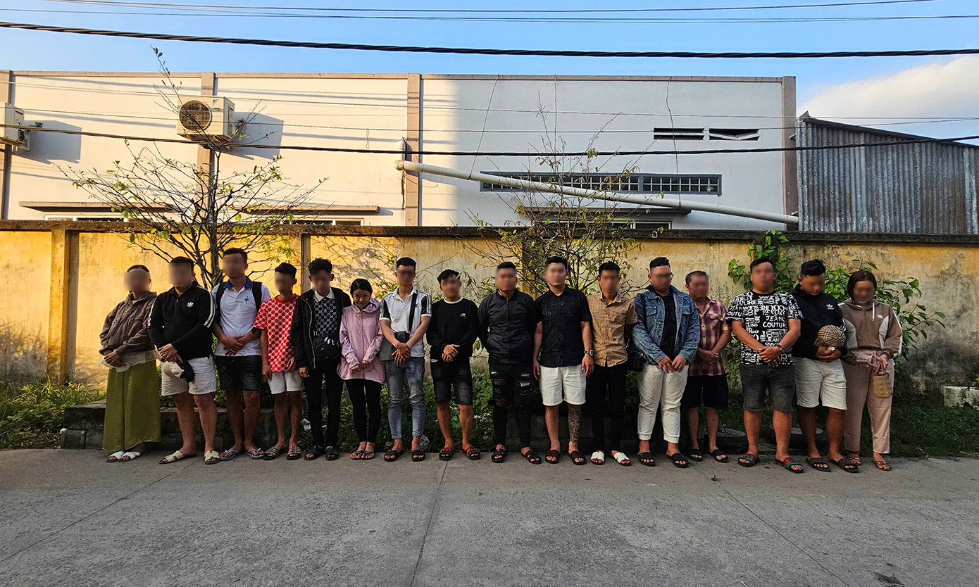 Các đối tượng tại cơ quan công an. Các đối tượng tại cơ quan công an.