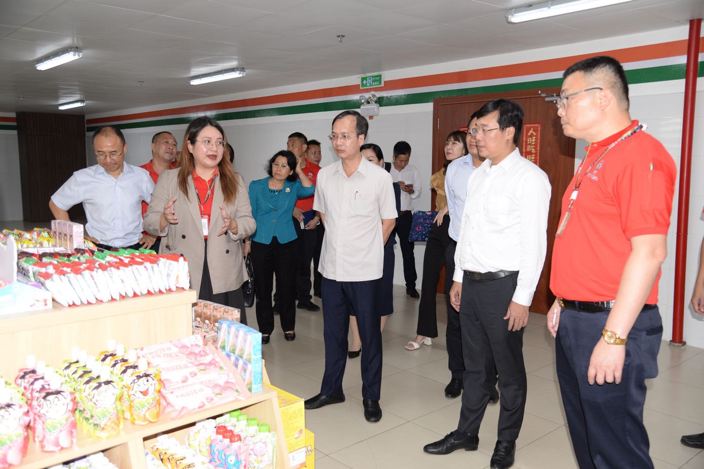 Lãnh đạo tỉnh Đồng Tháp tìm hiểu hoạt động sản xuất, kinh doanh tại Công ty TNHH Want Want Việt Nam. Lãnh đạo tỉnh Đồng Tháp tìm hiểu hoạt động sản xuất, kinh doanh tại Công ty TNHH Want Want Việt Nam.