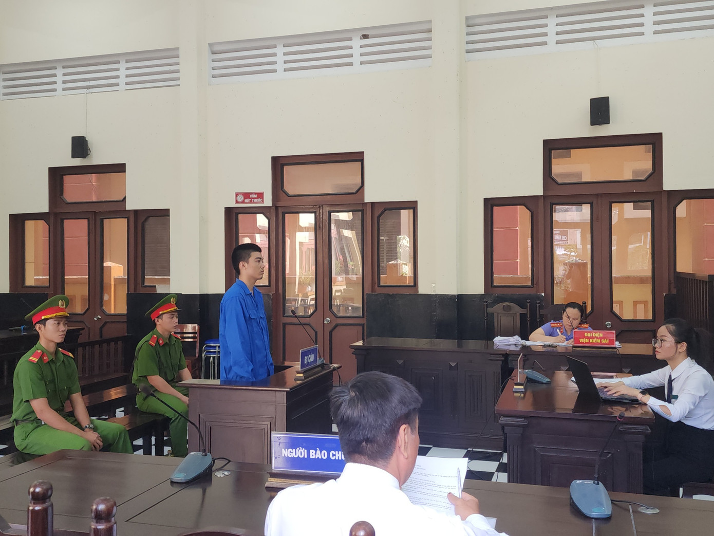 Bị cáo Sinh tại phiên toà. Bị cáo Sinh tại phiên toà.