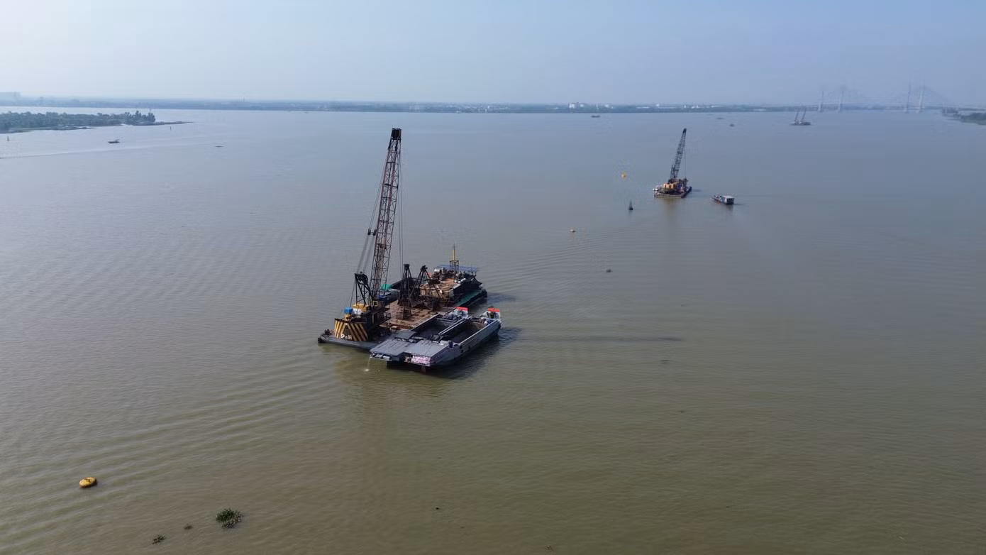 Tiền Giang cấp phép khai thác nhiều mỏ cát cho 5 dự án giao thông trọng điểm quốc gia. Tiền Giang cấp phép khai thác nhiều mỏ cát cho 5 dự án giao thông trọng điểm quốc gia.