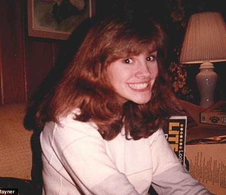 Nữ diễn viên đã sống cùng nhà với cha dượng trong suốt 11 năm nhưng cô không bao giờ muốn nói về ông ta