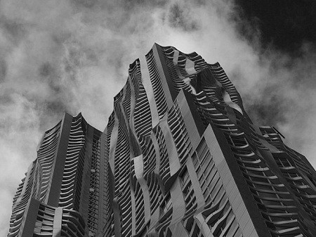 Tòa nhà được chọn phải hài hòa cả yếu tố thẩm mỹ và công năng. Năm nay, công trình giành được giải nằm ở số 8 phố Spruce, thành phố New York, Mỹ