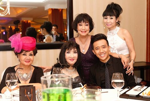 Bà xuất hiện với gương mặt biến dạng tại đám cưới con trai nghệ sĩ Mỹ Chi hồi tháng 5 vừa qua