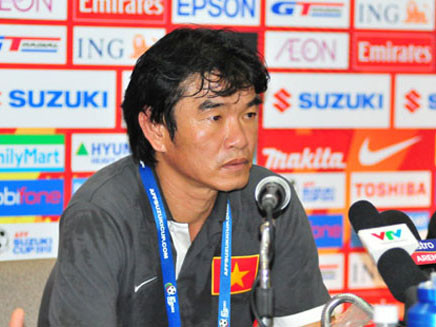 HLV Phan Thanh Hùng thất vọng về màn trình diễn của tuyển Việt Nam - Ảnh: An An (Dân Trí)