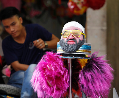 Mặt nạ cao su được giới trẻ mua nhiều. Mặt nạ cao su được giới trẻ mua nhiều