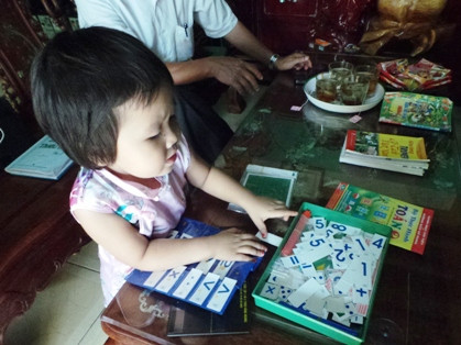 4 tuổi, bé Đặng Thị Quỳnh Anh đã làm được các phép tính cơ bản. 4 tuổi, bé Đặng Thị Quỳnh Anh đã làm được các phép tính cơ bản