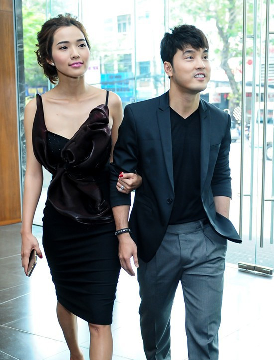 Vợ Ưng Hoàng Phúc lộ chuyện đóng cảnh nóng như thật với chồng ảnh 2