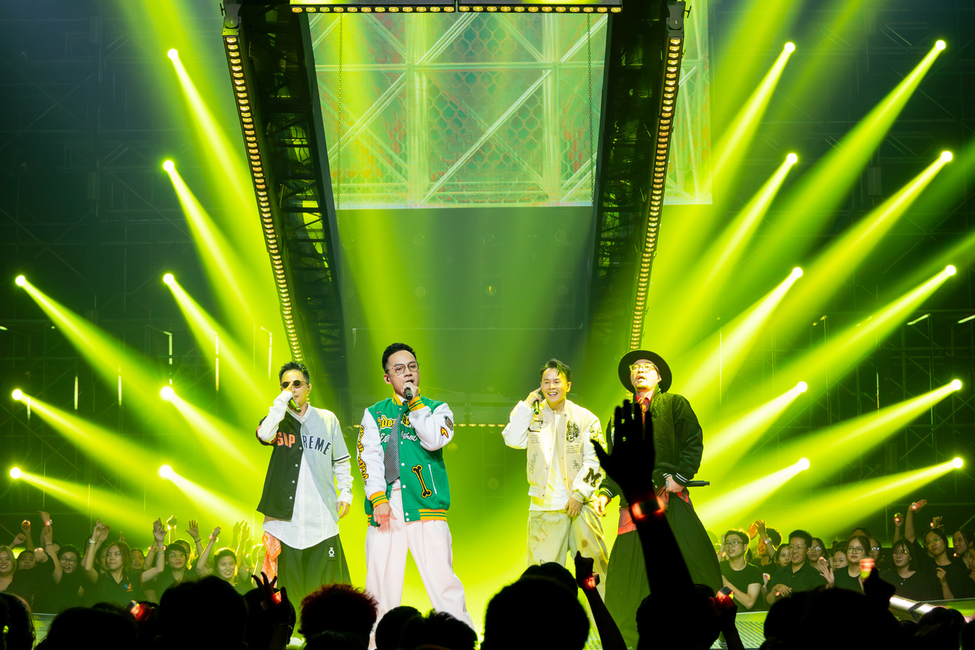 Nham thạch hội tụ những rapper nổi tiếng qua các thời kỳ. Ảnh: BTC.