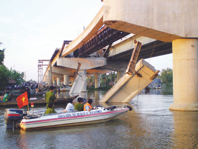 Sự cố sập nhịp dẫn cầu Chợ Đệm xảy ra ngày 10-3-2009