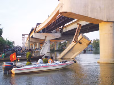 Sự cố sập nhịp dẫn cầu Chợ Đệm xảy ra ngày 10-3-2009