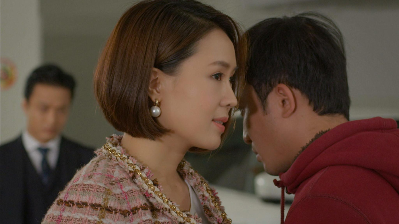 Hành động bất ngờ của Minh Châu (Hồng Diễm) Hành động bất ngờ của Minh Châu (Hồng Diễm)