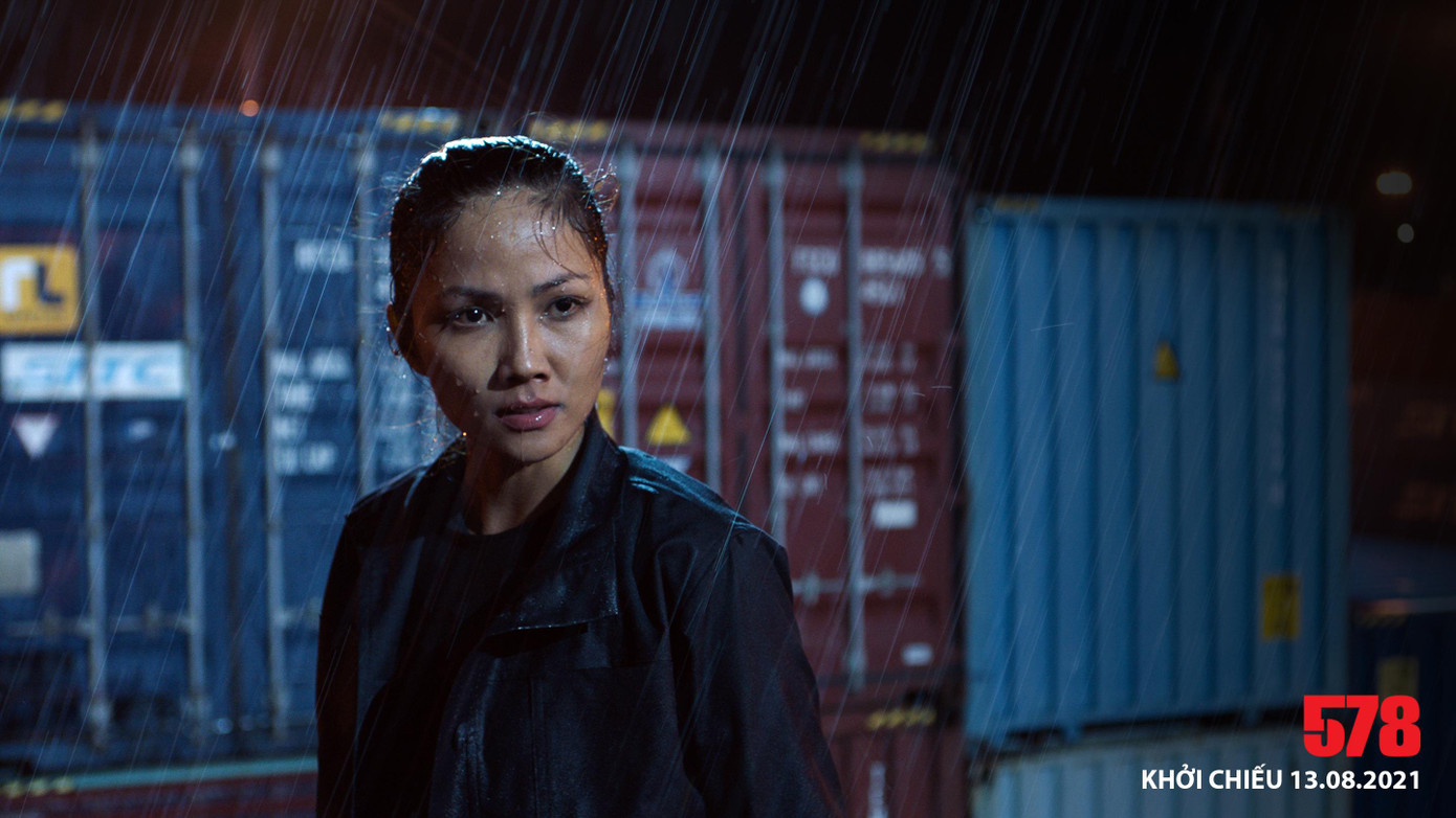 Hình ảnh cực ngầu của H'Hen Niê Hình ảnh cực ngầu của H'Hen Niê