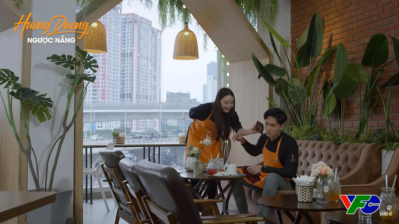 Ngọc giận mẹ nên quyết định bám theo Trí Ngọc giận mẹ nên quyết định bám theo Trí