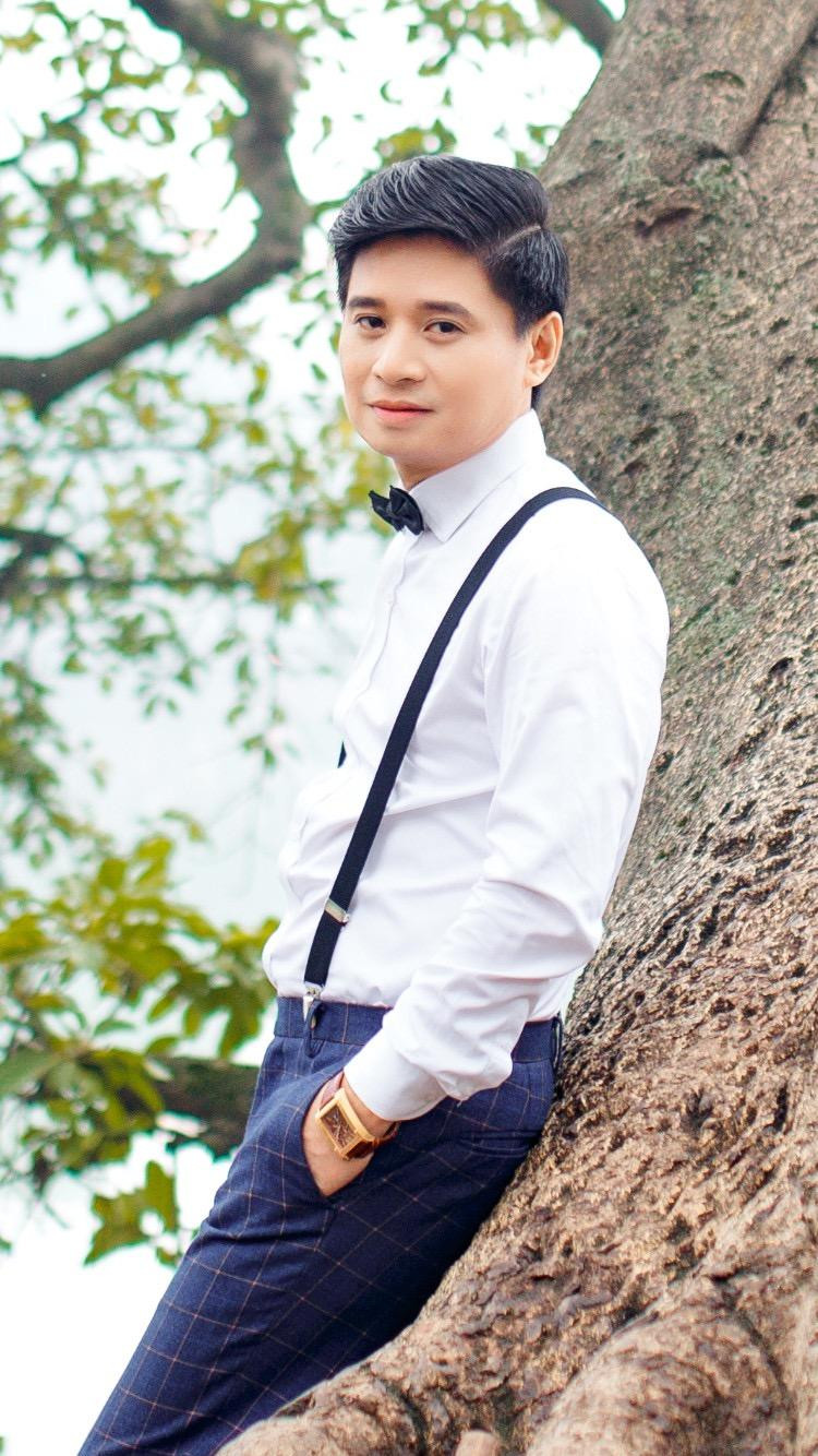 Ca sĩ Tấn Minh trong dàn ca sĩ "Hà Nội phố"