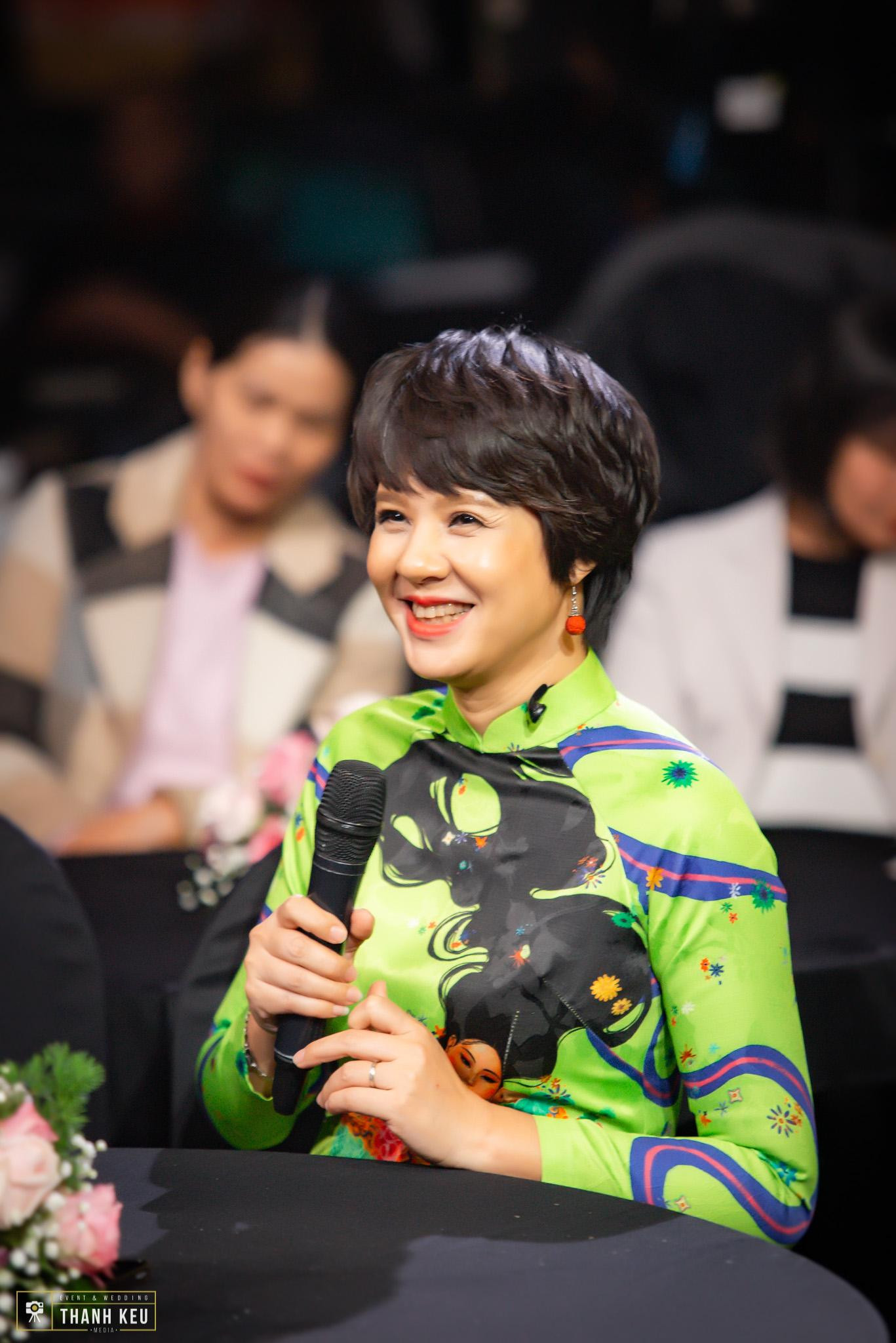 Nhà báo Đặng Diễm Quỳnh vẫn luôn tươi trẻ