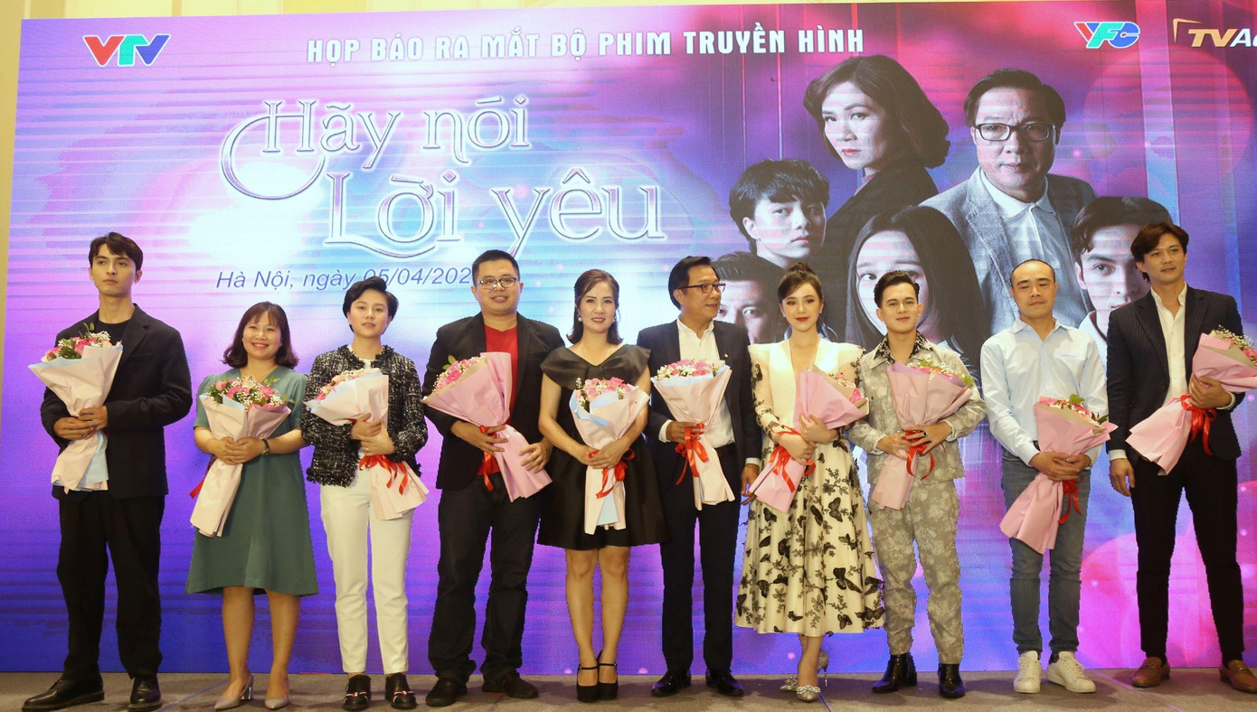 "Hãy nói lời yêu" có tên ban đầu là "Hẹn em ngày nắng" "Hãy nói lời yêu" có tên ban đầu là "Hẹn em ngày nắng"