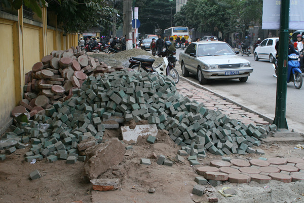 Vỉa hè phố Trần Hưng Đạo