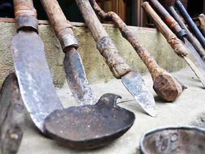 Vật dụng mưu sinh của “người rừng”. Vật dụng mưu sinh của “người rừng”