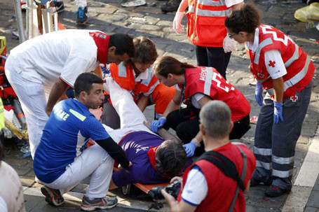 Rùng mình với những hình ảnh ở lễ hội đua bò San Fermin ảnh 1