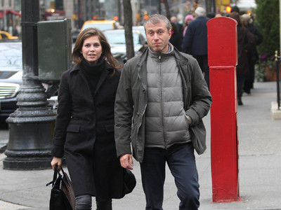 Ông chủ Abramovich và người đẹp Zhukova trên đường phố London