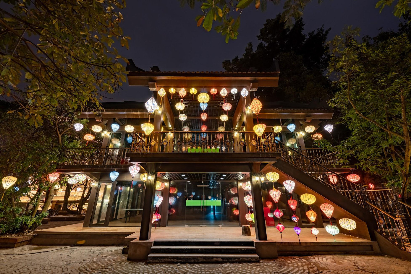 Hình ảnh lung linh tại phố cổ Hoa Lư.