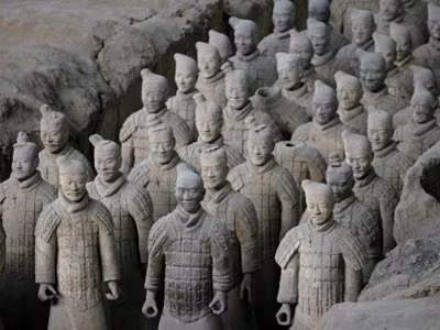 Đội quân đất nung mỗi người một khuôn mặt, một trạng thái cảm xúc trong khu lăng mộ của Tần Thủy Hoàng 
