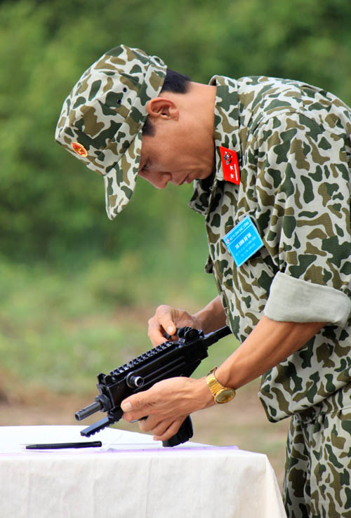 Kiểm tra trước khi tập bắn ....